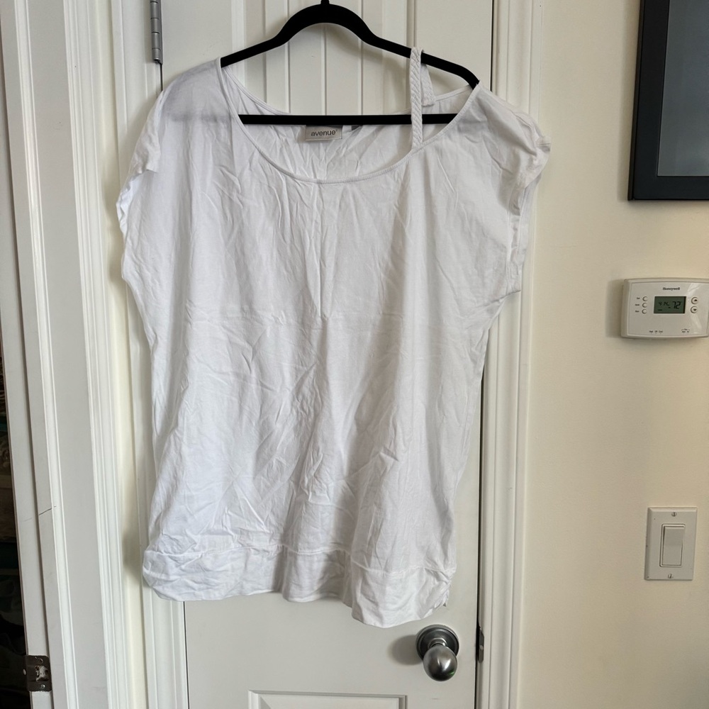 Avenue Women's Classic White Short Sleeve Top